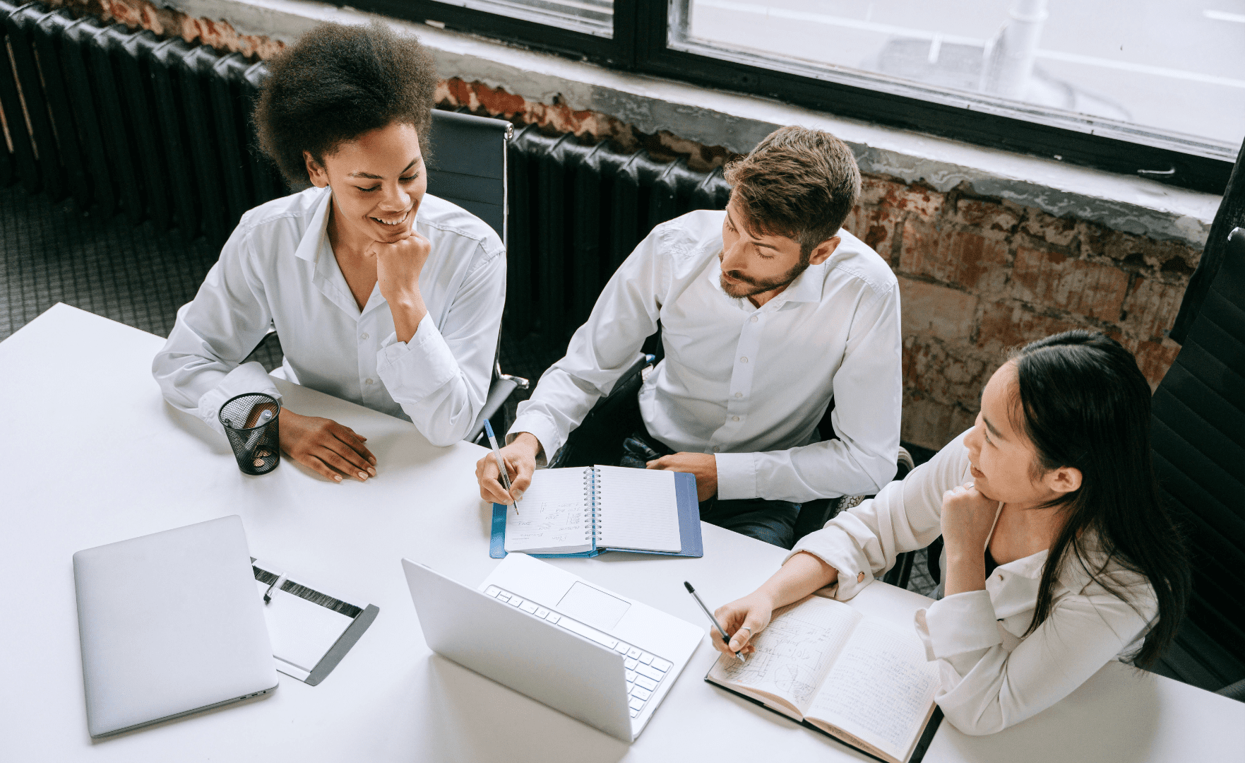 89 Couple receiving financial consulting
